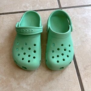 Girls crocs